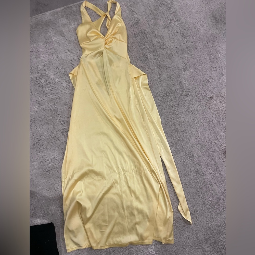 Elegant Yellow Evening Gown